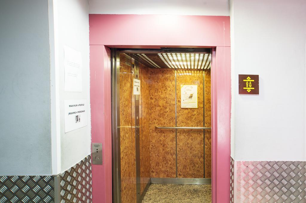 Center-Ramblas Guest House Barcelona מראה חיצוני תמונה