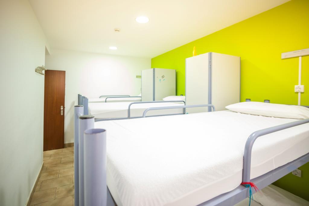 Center-Ramblas Guest House Barcelona חדר תמונה
