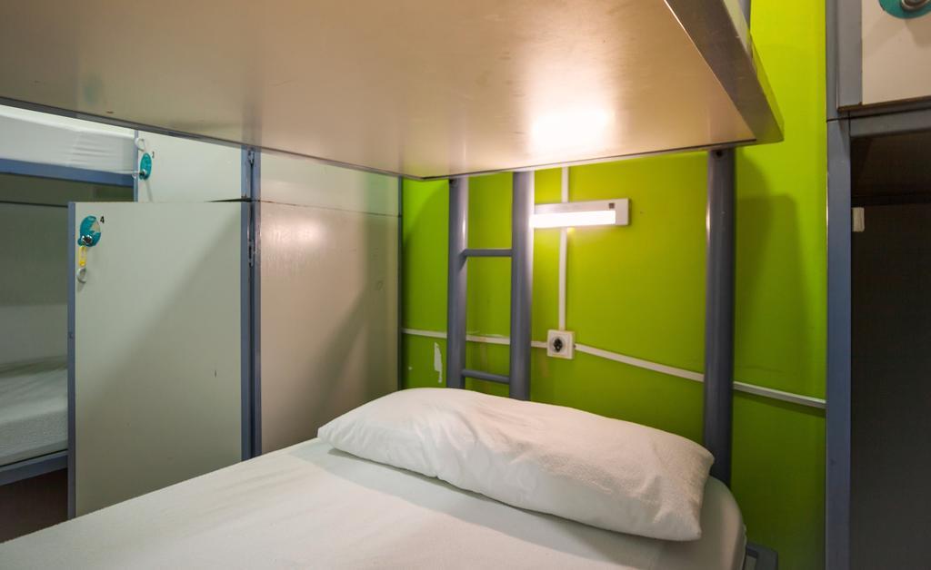 Center-Ramblas Guest House Barcelona חדר תמונה